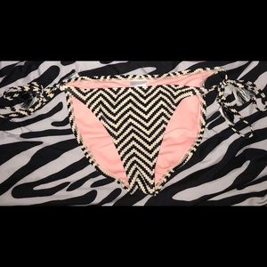 Bathing suit bottoms🖤